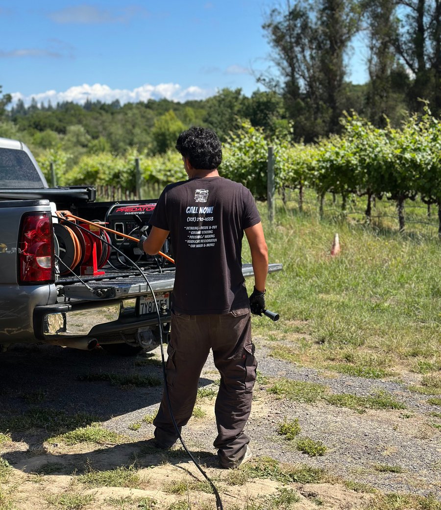 Miguel providing a professional mobile detailing service