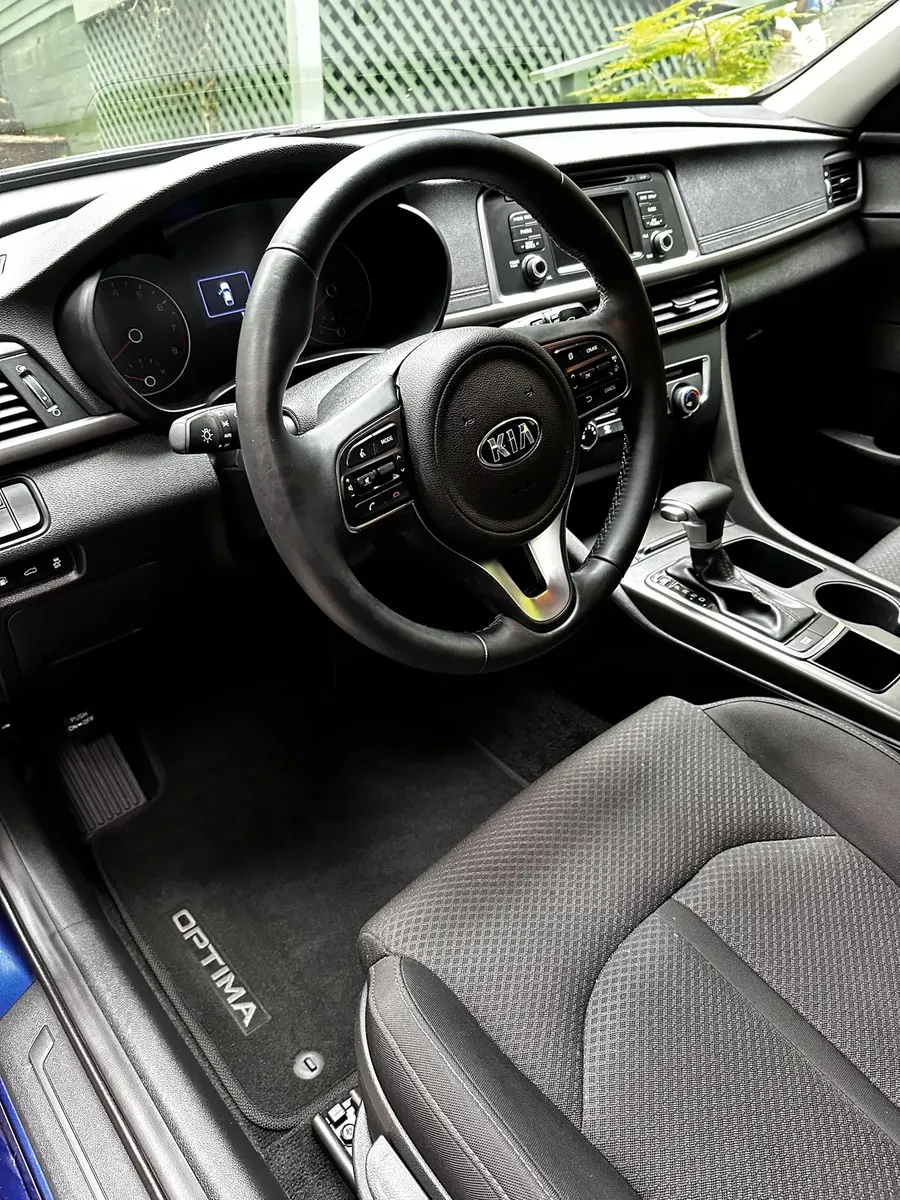Kia steering wheel and dashboard cleaned after interior detailing